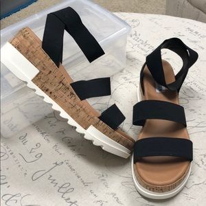 New without box Steve Madden platform sandals